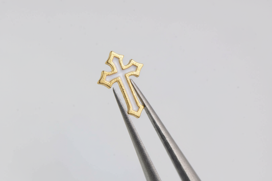 Złoty gems Obrys Krzyża