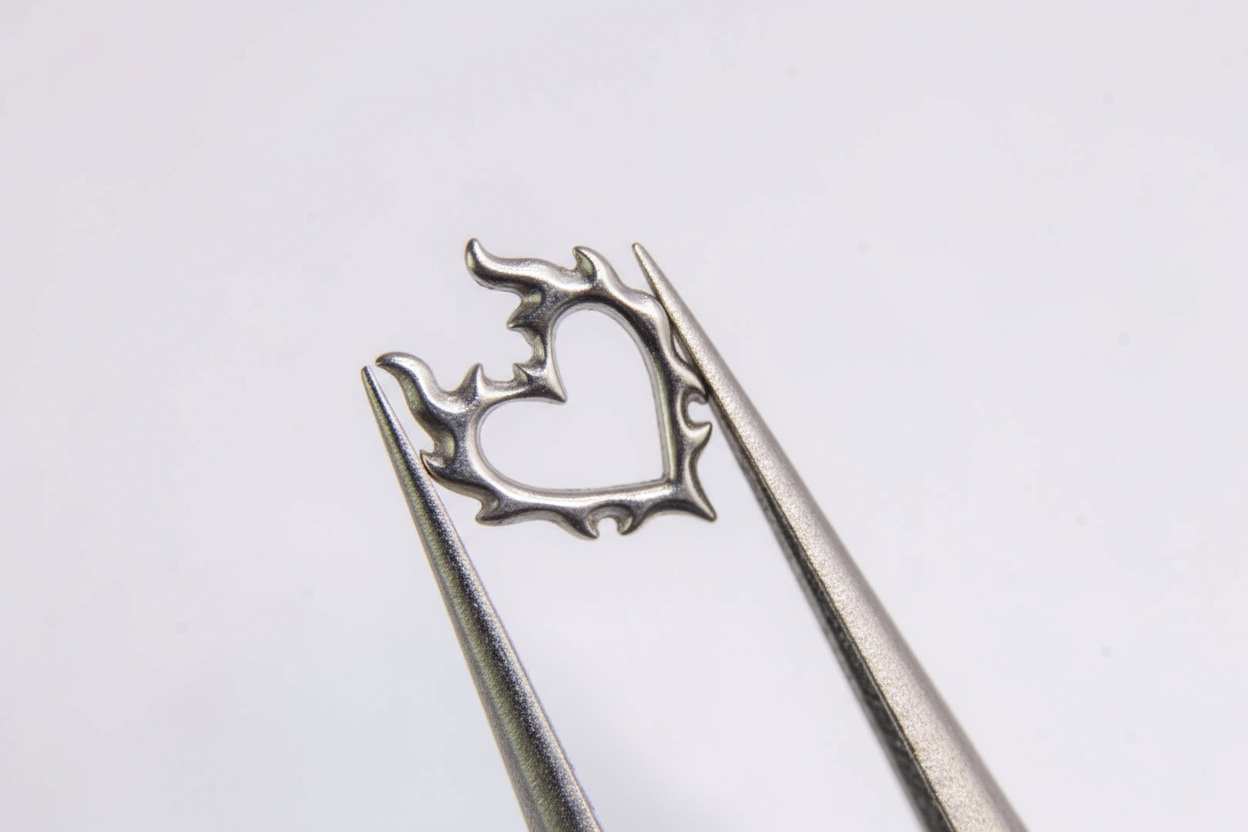 Złoty gems Tribal Heart